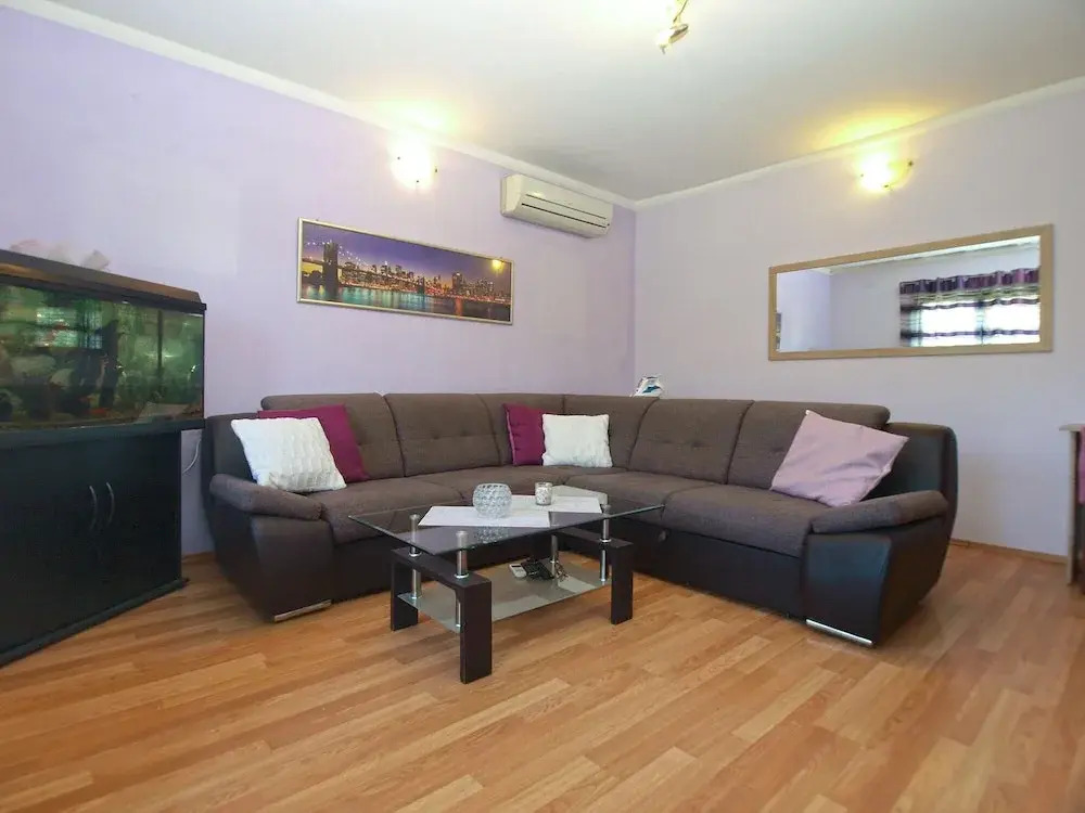 Apartment 1844