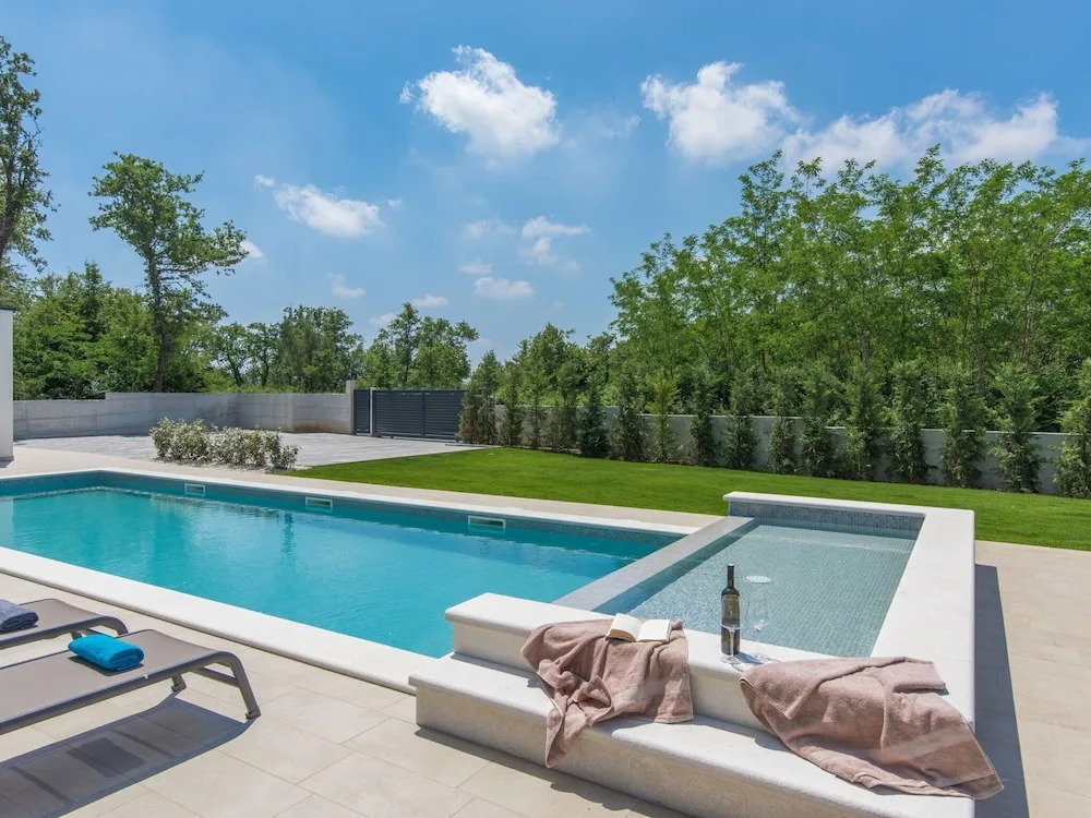 Deluxe Villa in Porec With Wellness Centre & Pool
