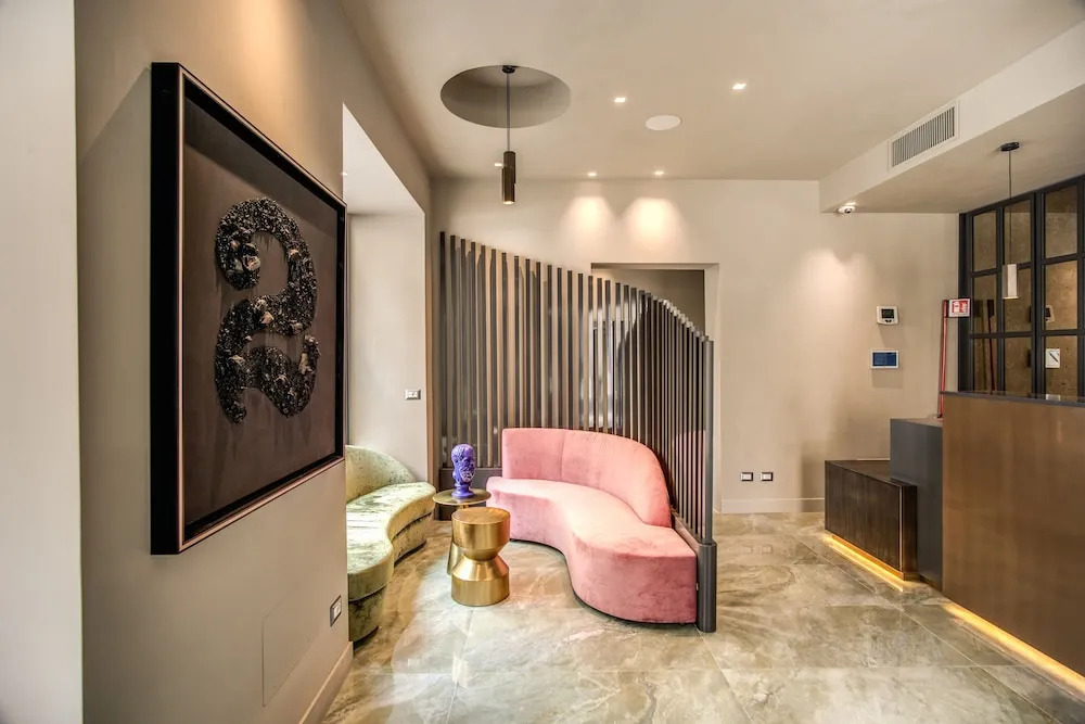 Hotel 77