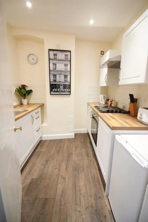 Deluxe City Apartment