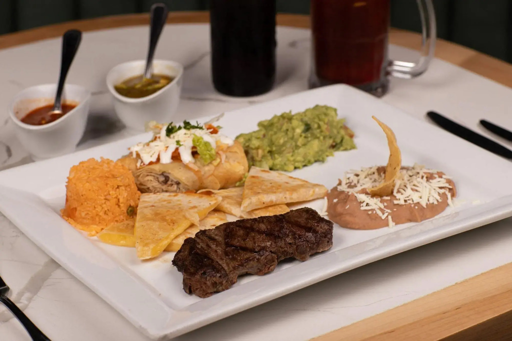 Pueblo Amigo Hotel Plaza y Casino