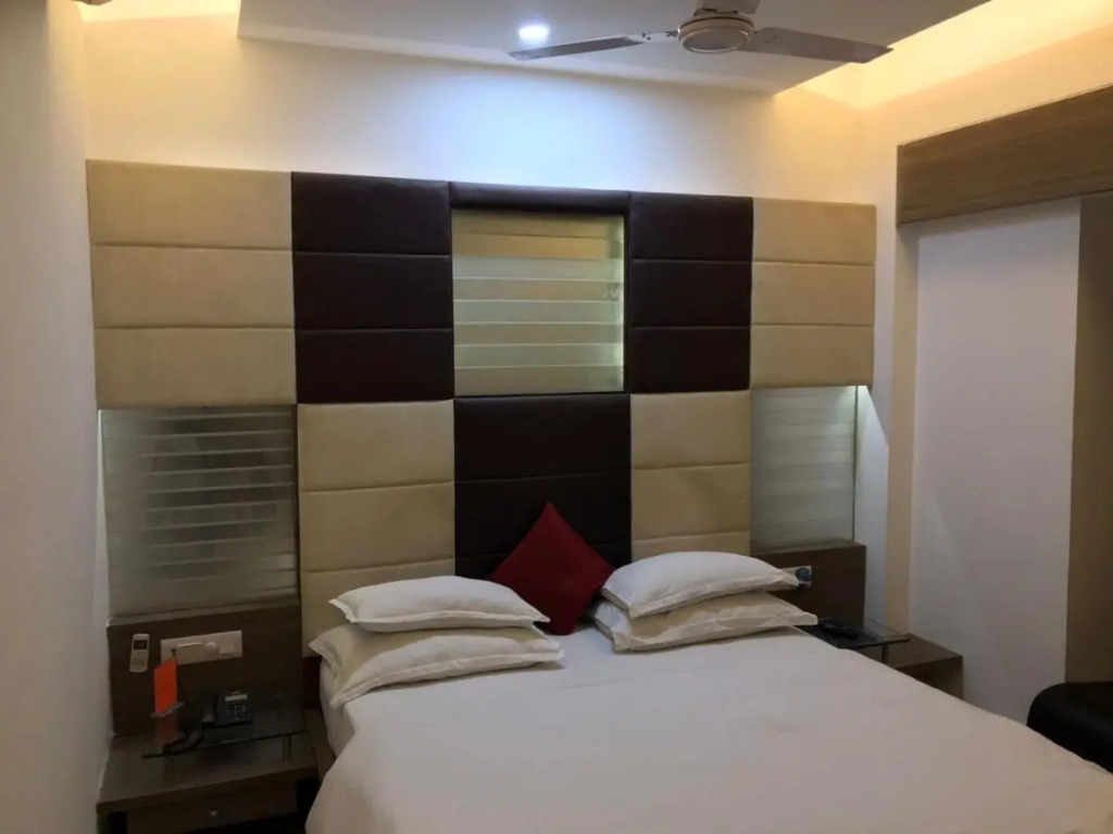 Pearl Hotel & Banquets