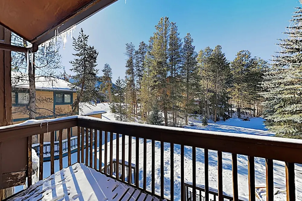 Year-round Hideaway W/ Alfresco Dining, Near Lake 3 Bedroom Duplex