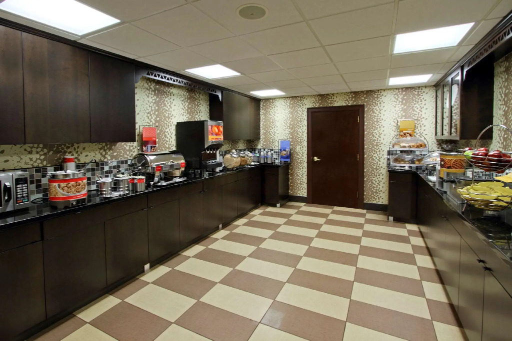 Hampton Inn & Suites Newtown