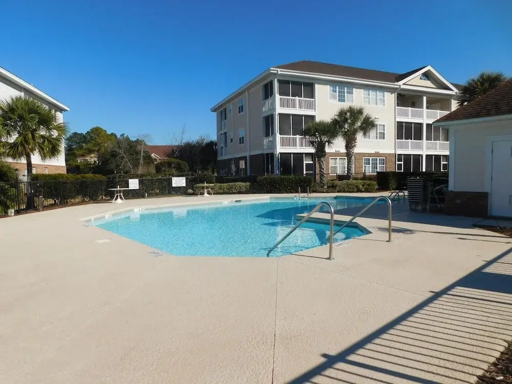 Wedgewood #324 2 Bedroom Condo by RedAwning