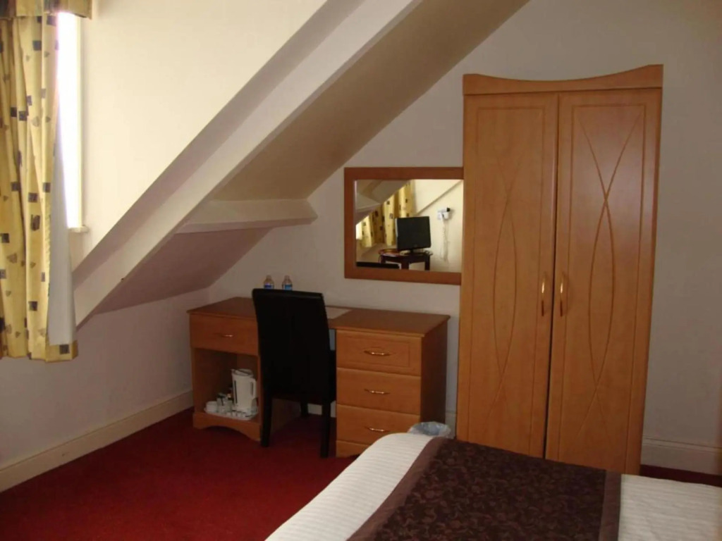 Whites Hotel