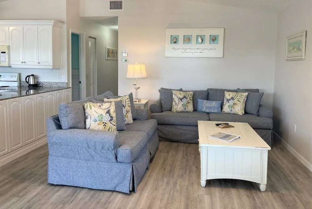 Canario  3 Bedroom Home by RedAwning