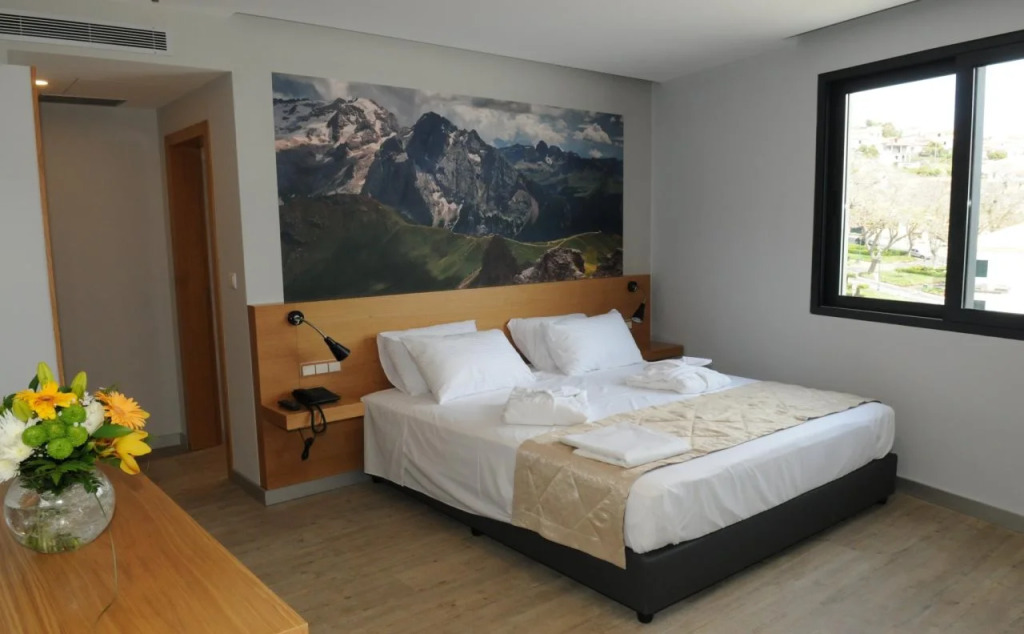Santa Cruz Village Hotel