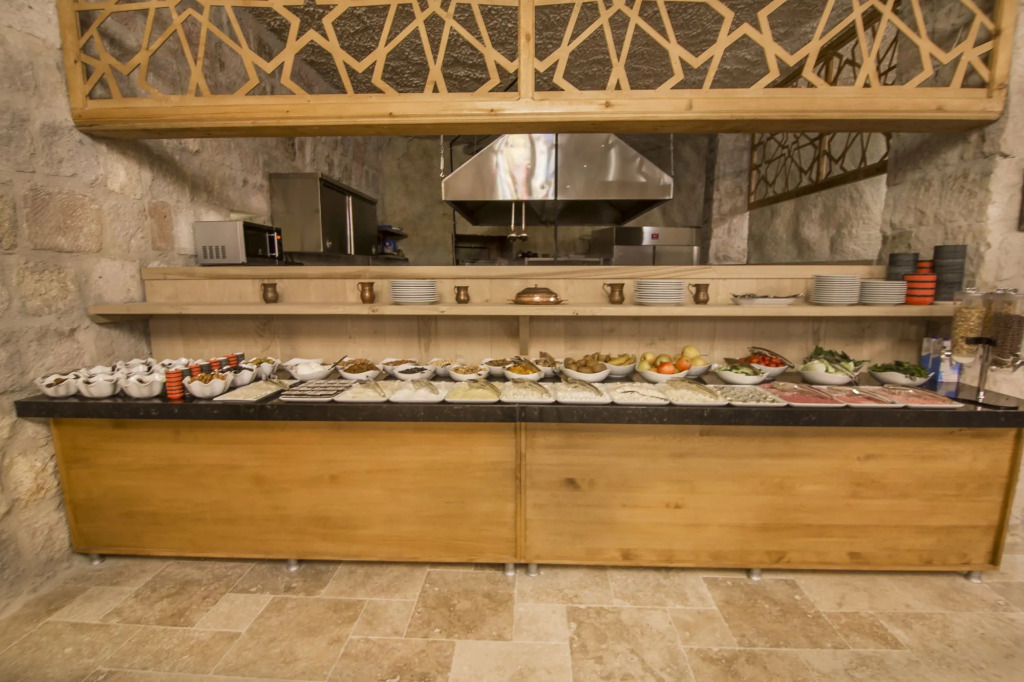 Hera Cave Suites