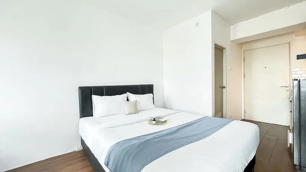 Fancy and Nice Studio at Urbantown Serpong Apartment By Travelio