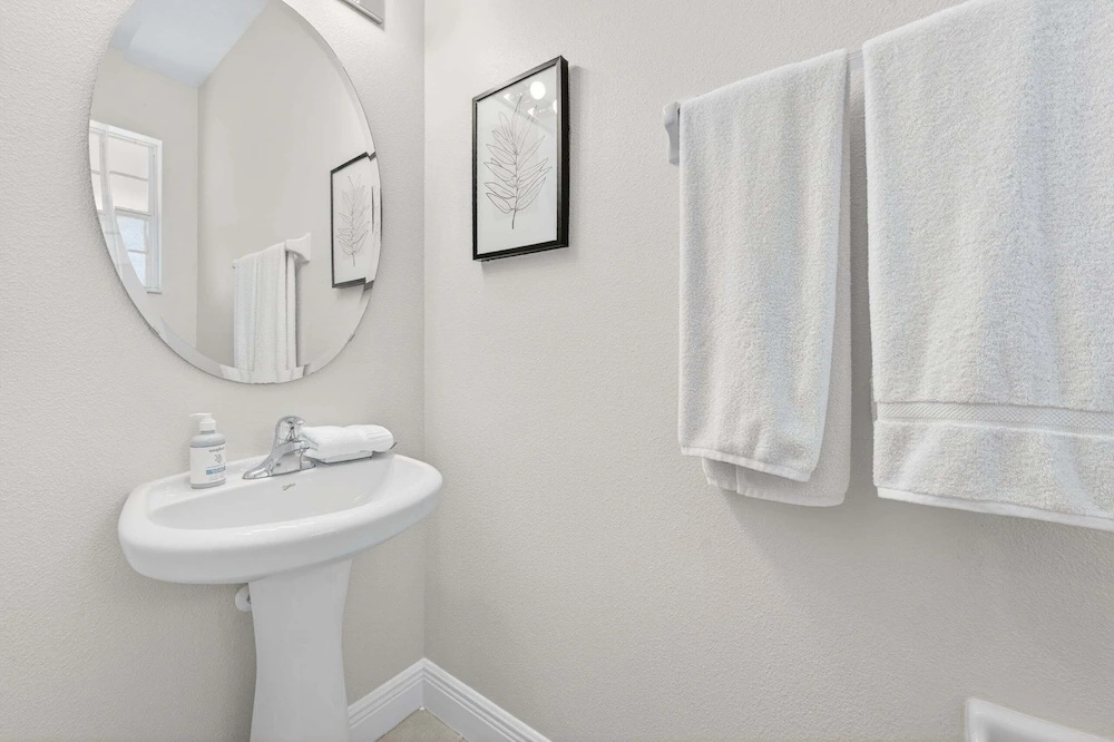 Cozy 3BR Townhome 5 Miles From Disney