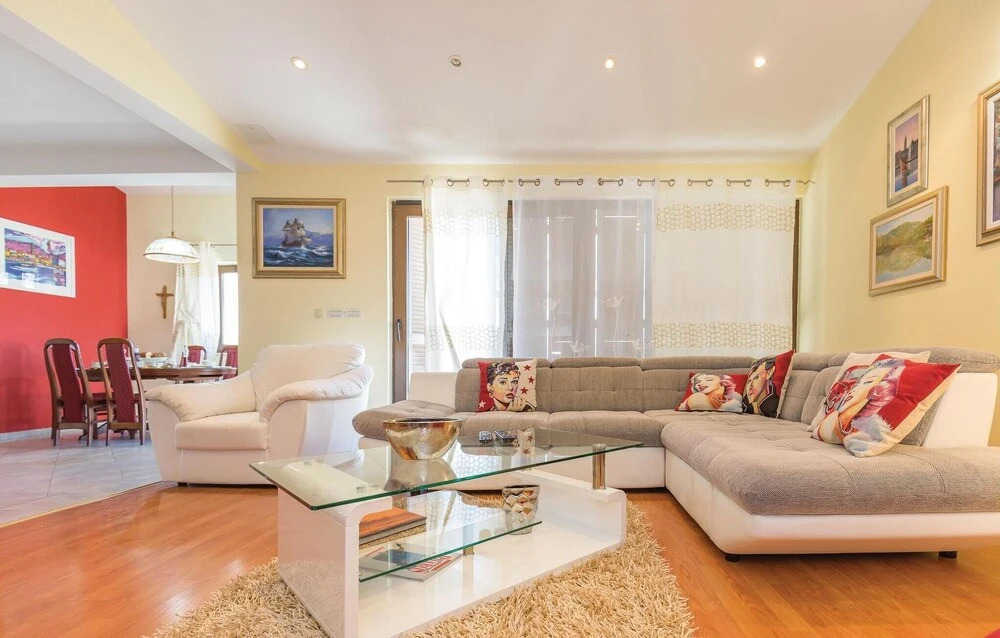 3 Bedroom Lovely Home In Blato Na Cetini