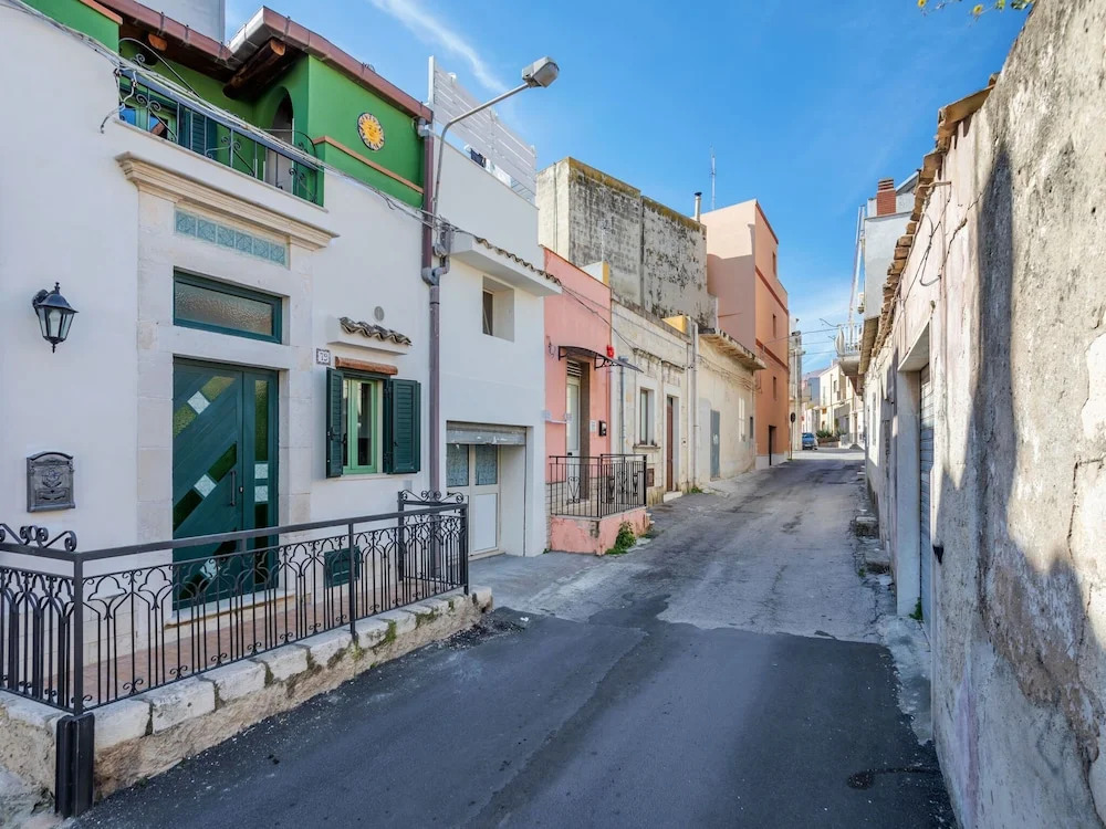 Comfortable Holiday Home in Sicily with TV