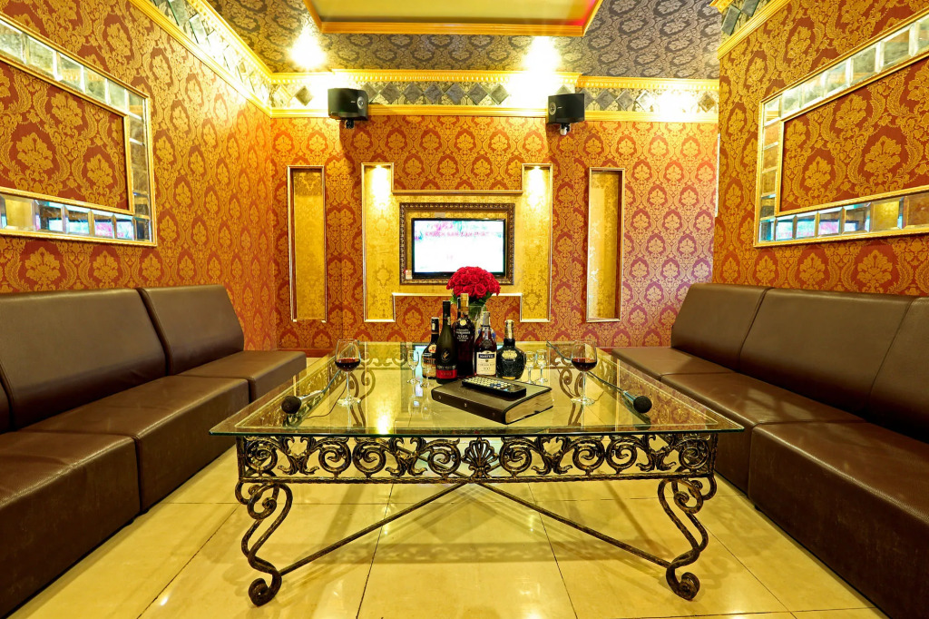 Van Phat Riverside Hotel