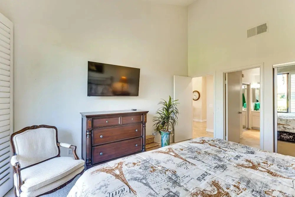 Mtn View & Fairway-facing Patio: Palm Desert Condo