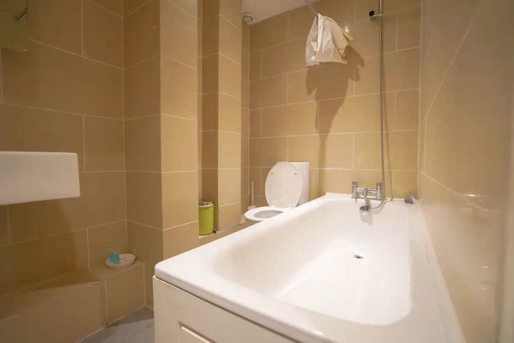 Cosy 2-bed 2 Bathroom Apartment in London