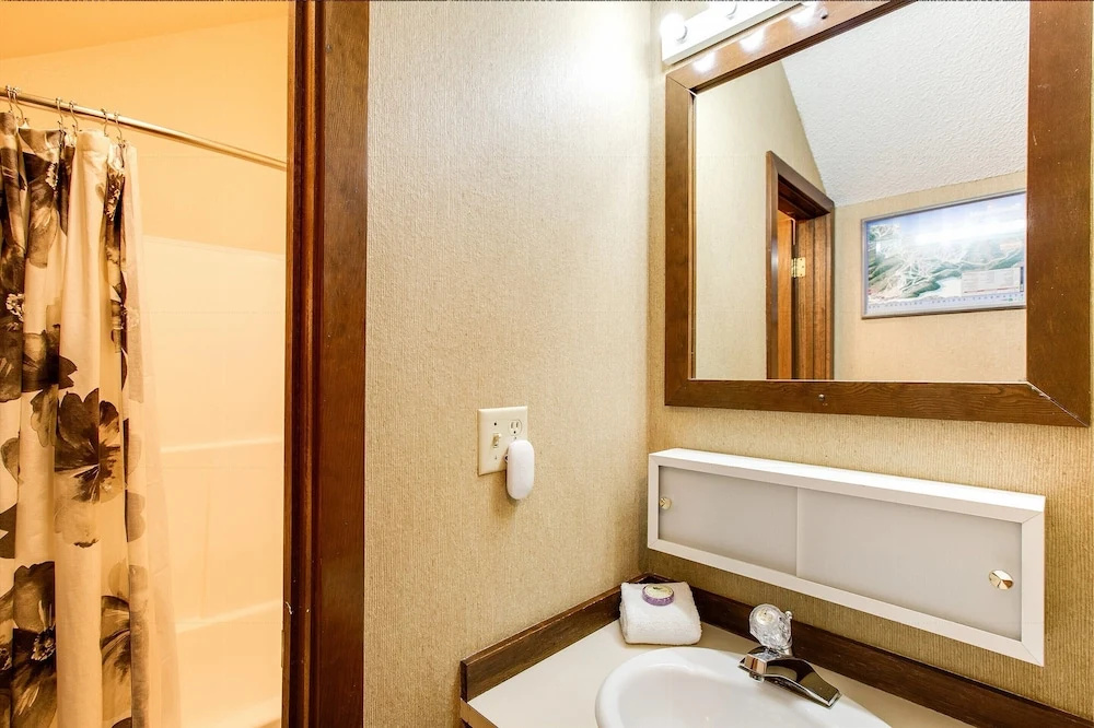Snowater Condo 59 - A Great Family Condo With a Cabin Feel