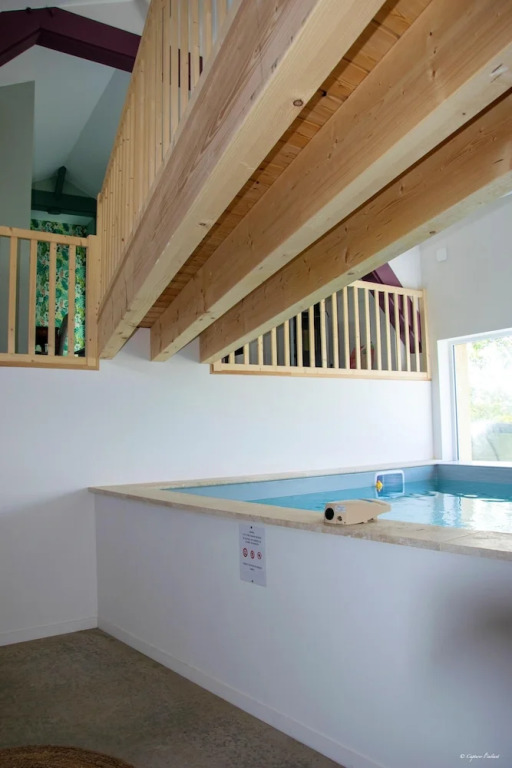 Villa With 5 Bedrooms in Panissières, With Indoor Pool, Enclosed Garden and Wifi - 56 km From the Slopes