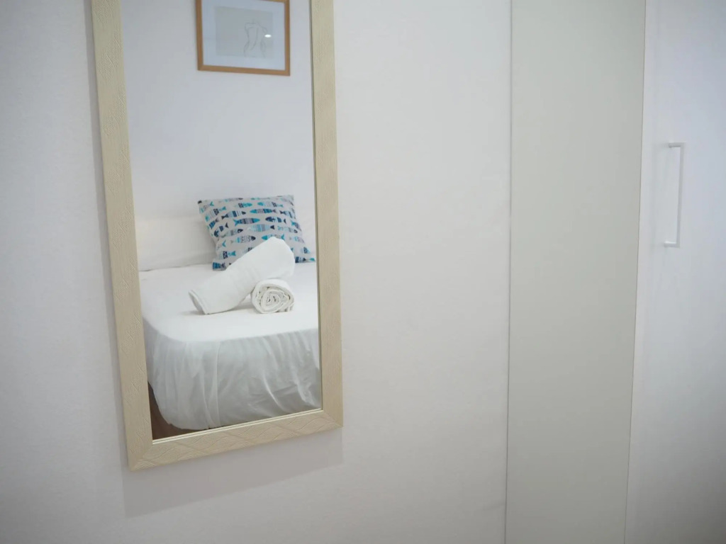 Apartament amb piscina i parquing.Baixos amb jardí
