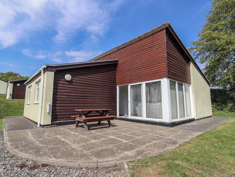 Harcombe House Accessible Pet Free Bungalow Sleeps 6