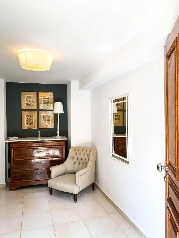 B home in Panorama