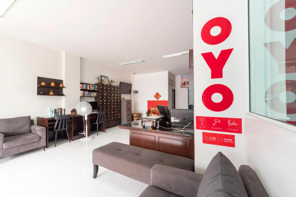 OYO 75360 Walk In Hotel
