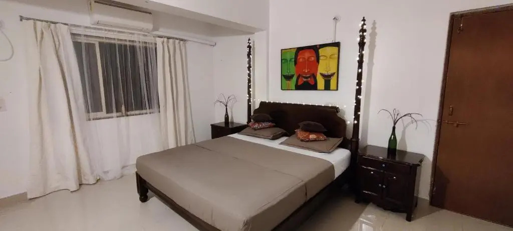 J-House, 4 Apartments with balconies, NO kitchen, Thalassa 1min away