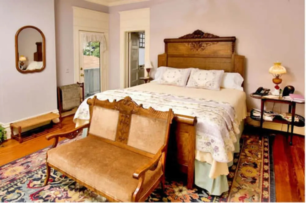 Corinthian Bed  Breakfast