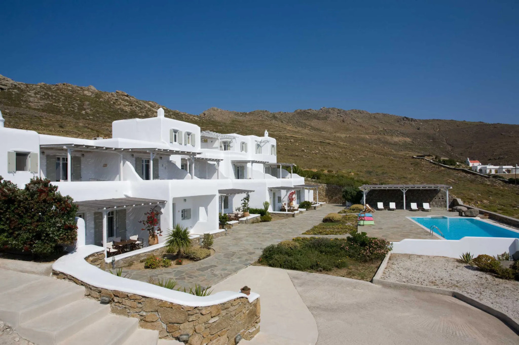 Yakinthos Residence