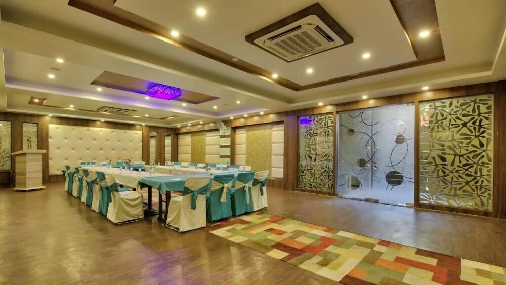 OYO Premium Bani Park