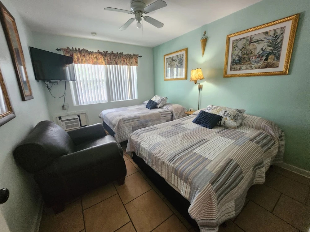Silver Sands Motel