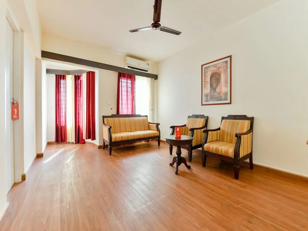 OYO 16663 Plaza Suites Hotel