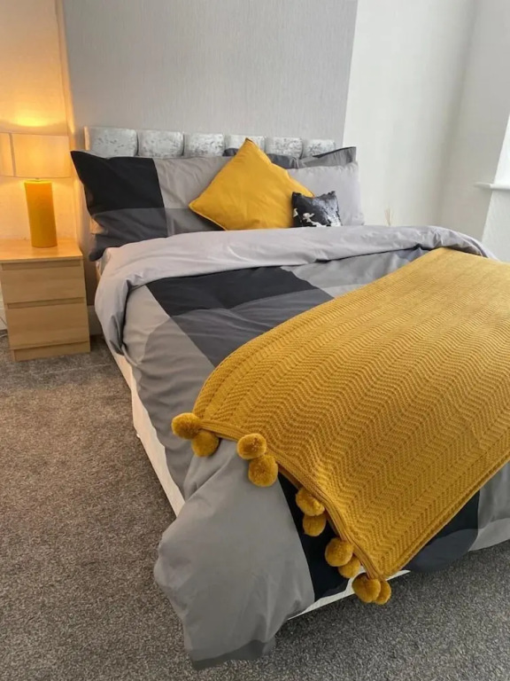The 5 bed House With Spacious Rooms and Lounge