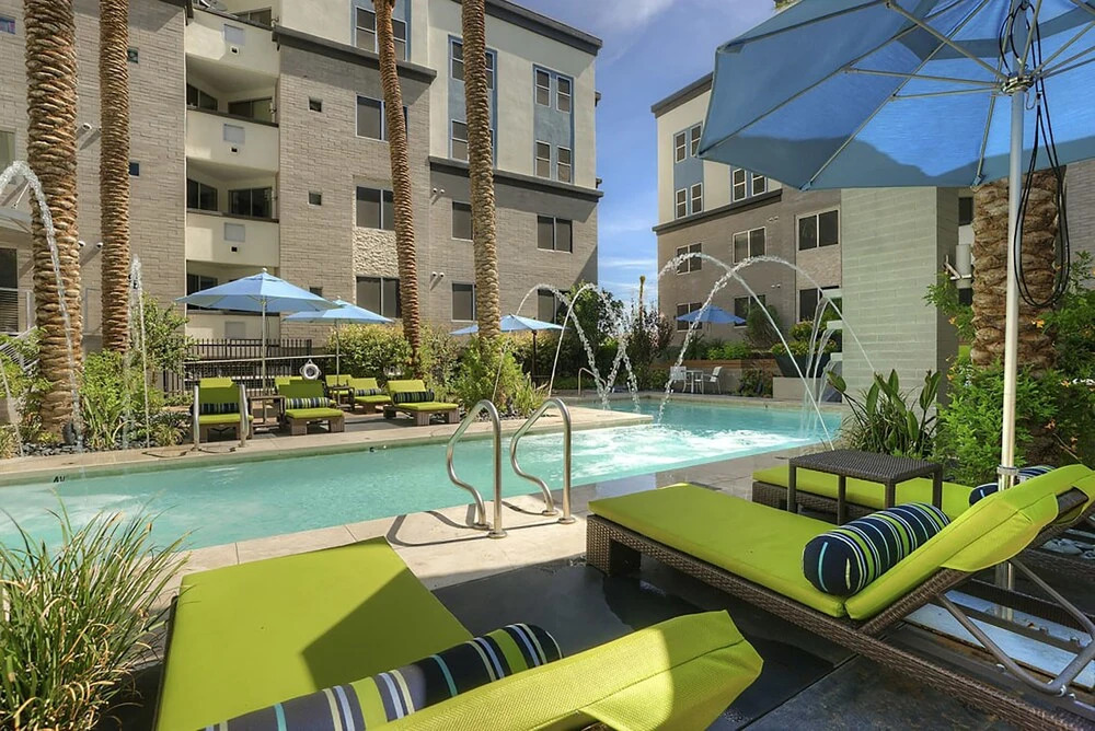 1 BR Loft Views King Beds Shop Dine 4053