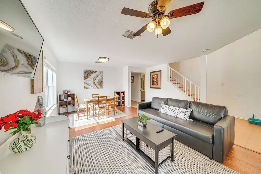Spacious Home w Deck Near San Antonio Aquarium