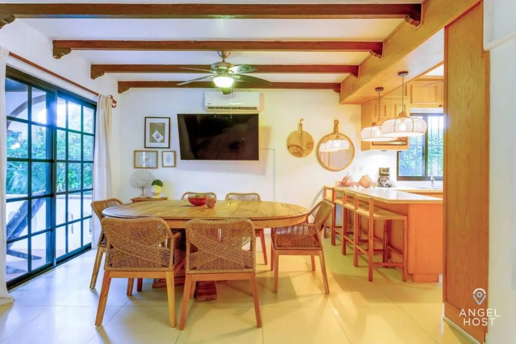 6Br Villa W Pool, Bbq & Backyard