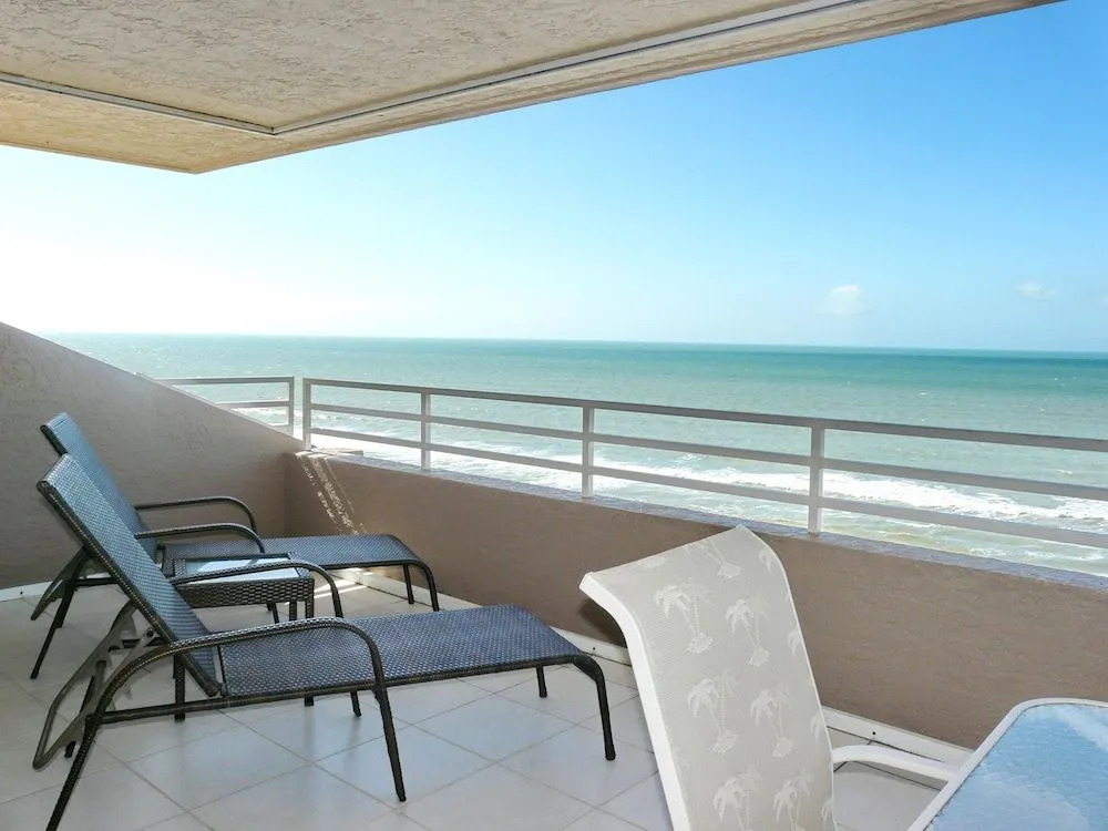 Beachfront Condo With Huge Views/pools/tennis/grills
