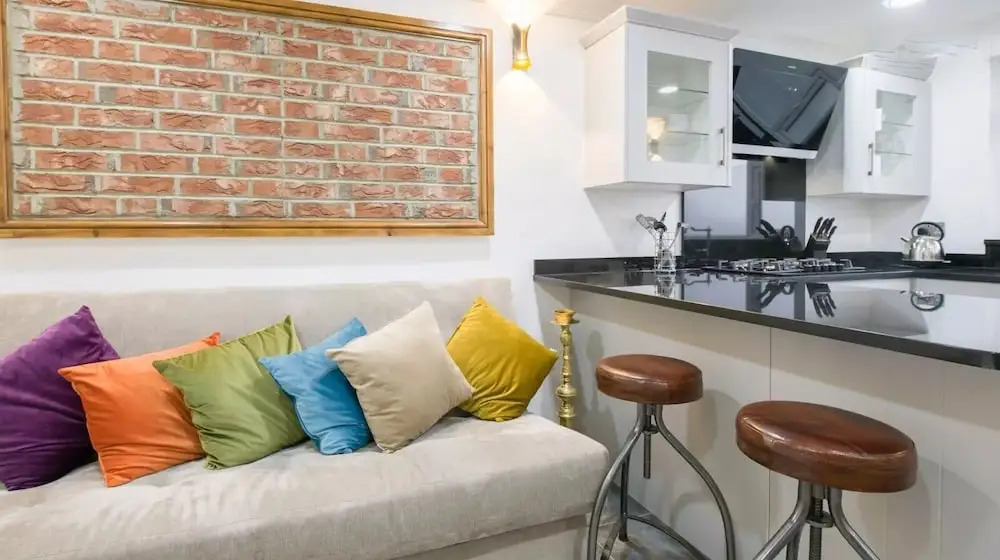Colorful Apartment near Canary Wharf
