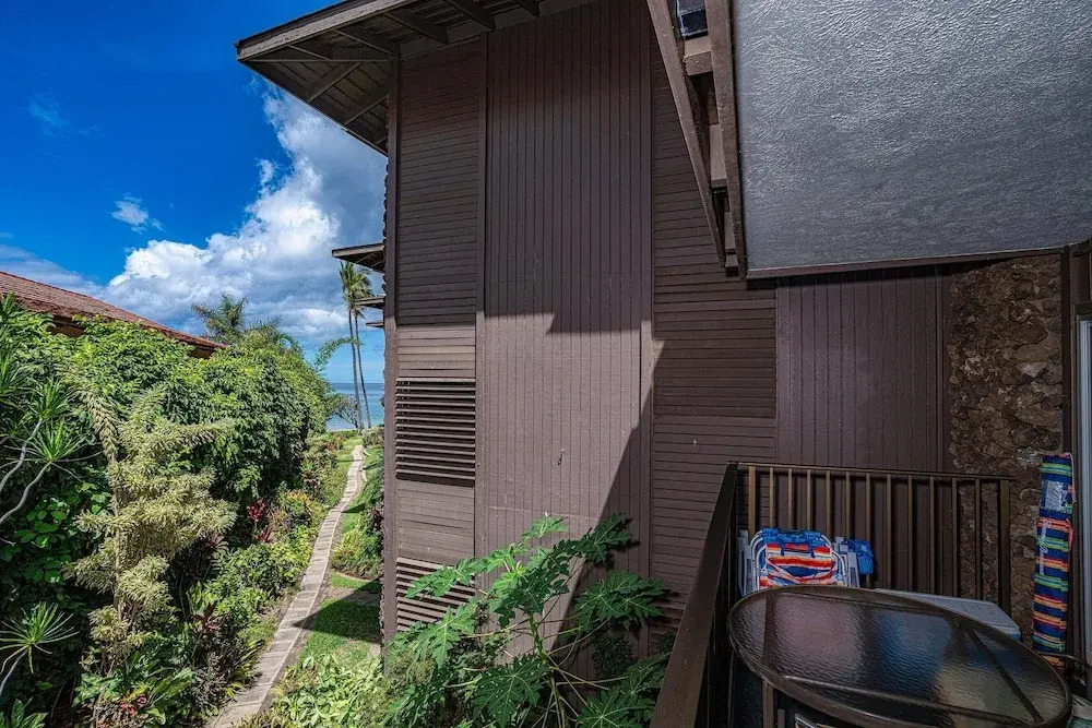 Hale Hui Kai 202 - Keawakapu Beach, Garden Views, Steps to the Beach, Split AC!