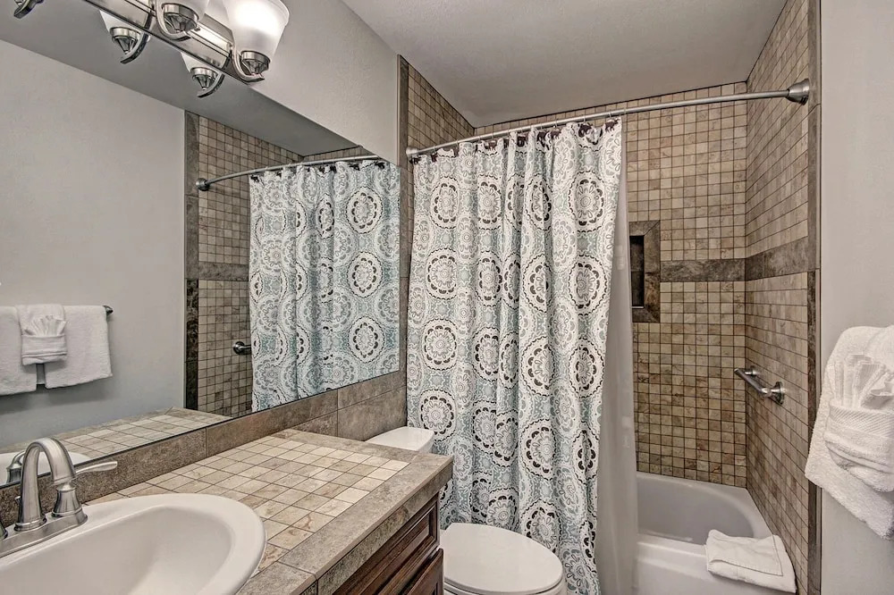 732b Meadow Creek 2 Bedroom Townhouse by RedAwning