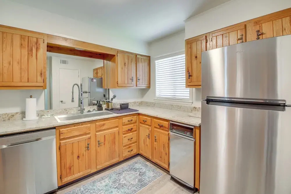 Pool, Hot Tub & Lake Access: Lake Hamilton Condo!
