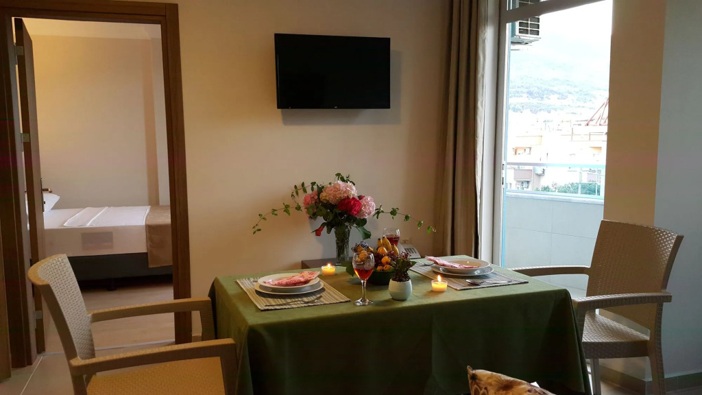 Midi Suites & Hotels
