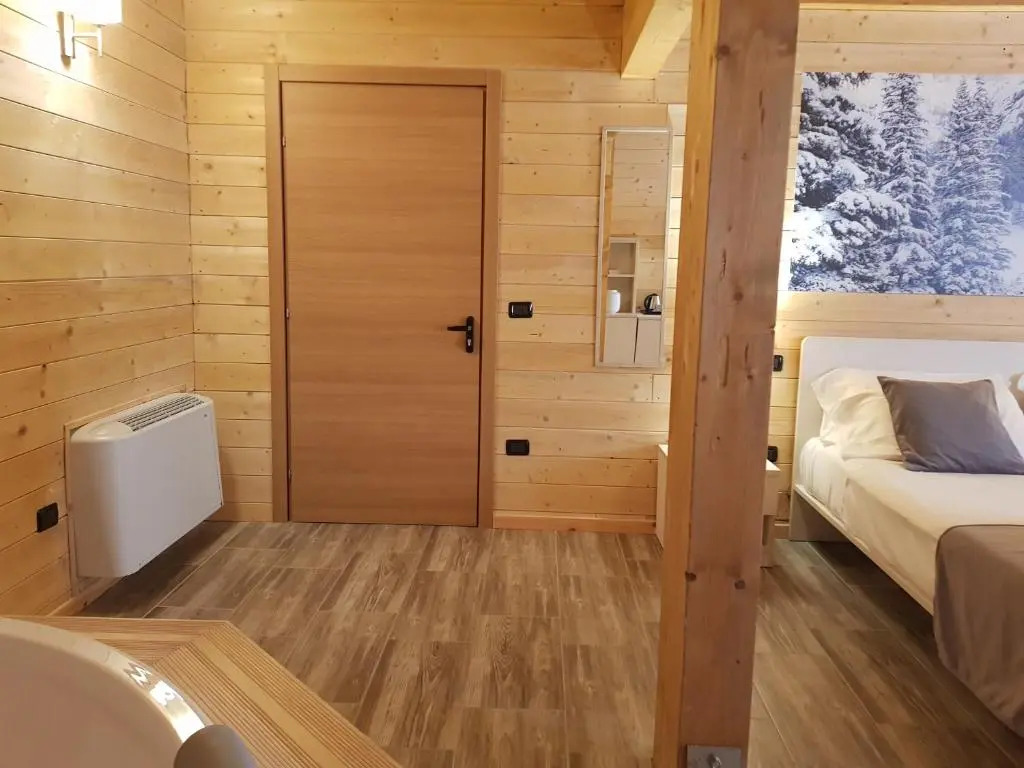 Lorica Suite