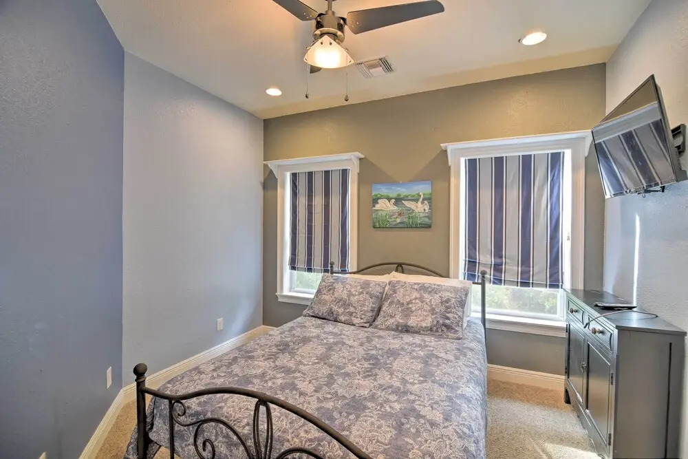 Waveland Family House, 4-minute Drive to the Beach