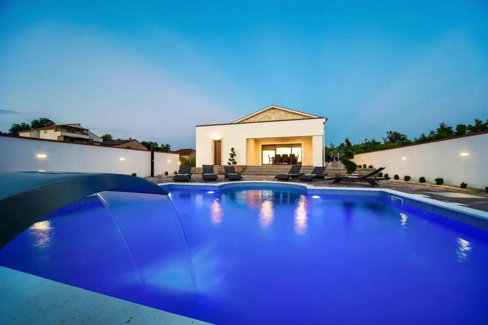 Villa Mary with pool and Sauna