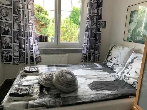 Hollywood Studio Apartments