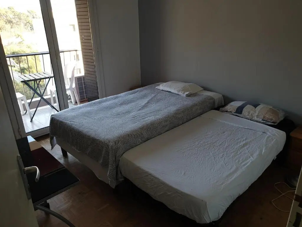 NEW CHEAP PRIVATE ROOM, KITCHEN , OVERWIEUW sea,TRAM on spot, 12 minutes from nice train station with tram , beach in 17 min tram , CHAMBRE PRIVÉE pas cher, cuisine équipée , tram sur place, APERÇU mer, 12 min de la gare de Nice avec le tram, 17 min plage