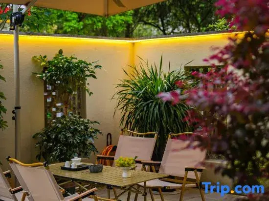 Tengchong Nuanrenju Hot Spring Homestay (Wenxinglou Branch)