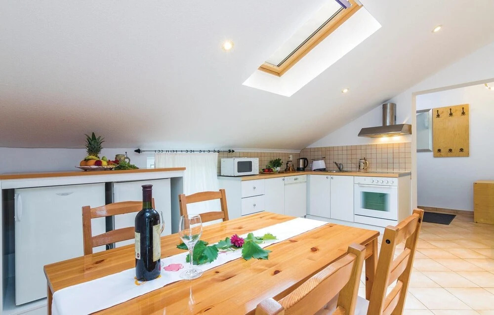 Stunning Home in Musalez With Wifi and 1 Bedrooms