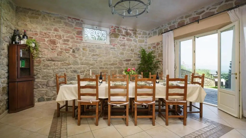 VILLA VITTORIA DANGHIARI 7&3, Emma Villas